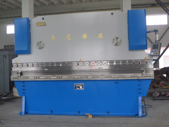 2-WE67K數(shù)控雙機(jī)聯(lián)動(dòng)折彎?rùn)C(jī)